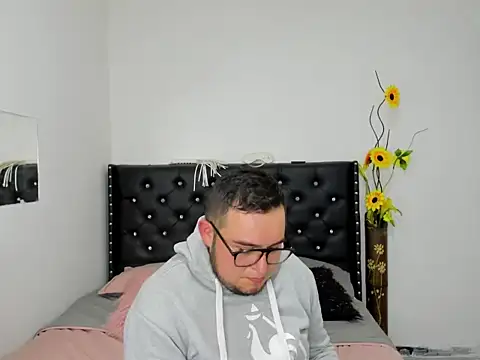 Snapshot of Xavier_Blaze chatting on March 25, 8:37 pm Xavier Blaze online show from March 25, 8:37 pm