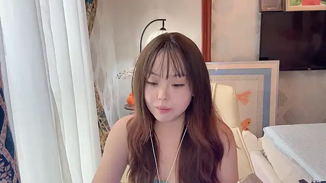 Snapshot of thelittlexx chatting on June 17, 8:06 am thelittlexx online show from June 17, 8:06 am
