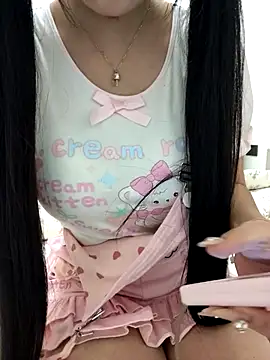 Snapshot of lala4125 chatting on April 12, 2:00 pm lala4125 online show from April 12, 2:00 pm