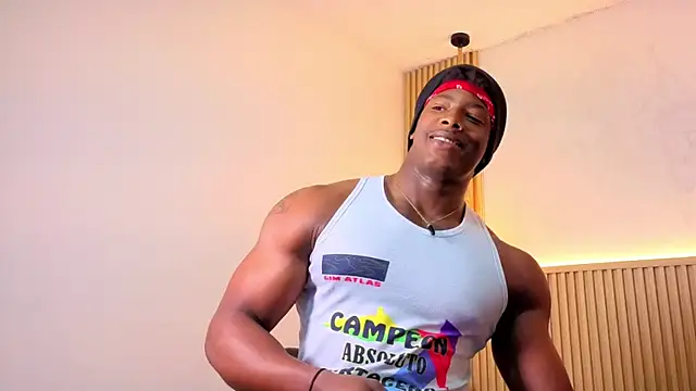 Snapshot of maxmuscle10 chatting on June 1, 5:31 am maxmuscle10 online show from June 1, 5:31 am