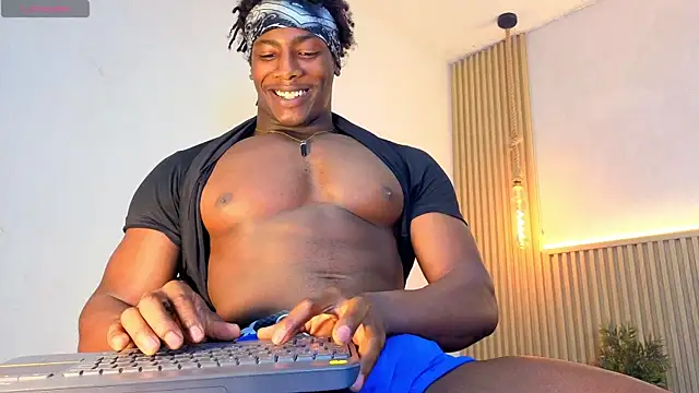 Snapshot of maxmuscle10 chatting on July 9, 6:50 am maxmuscle10 online show from July 9, 6:50 am