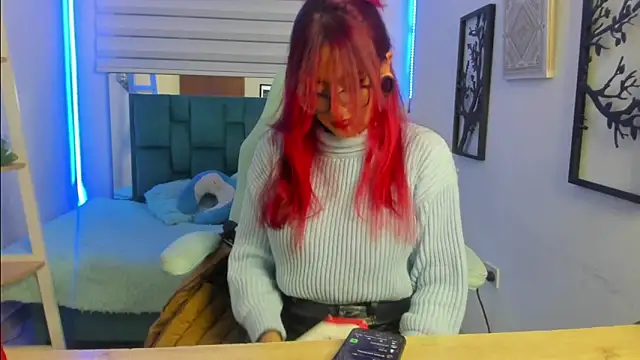 Snapshot of Sara_Red_X chatting on June 30, 3:40 am Sara Red X online show from June 30, 3:40 am