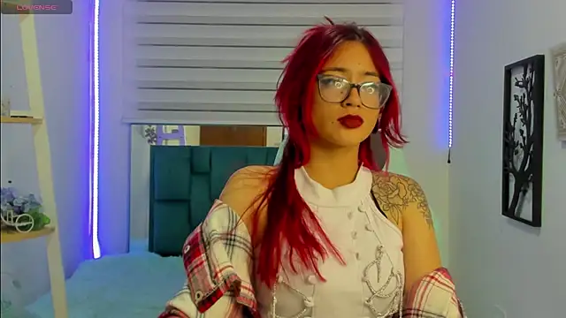 Snapshot of Sara_Red_X chatting on July 7, 3:31 am Sara Red X online show from July 7, 3:31 am