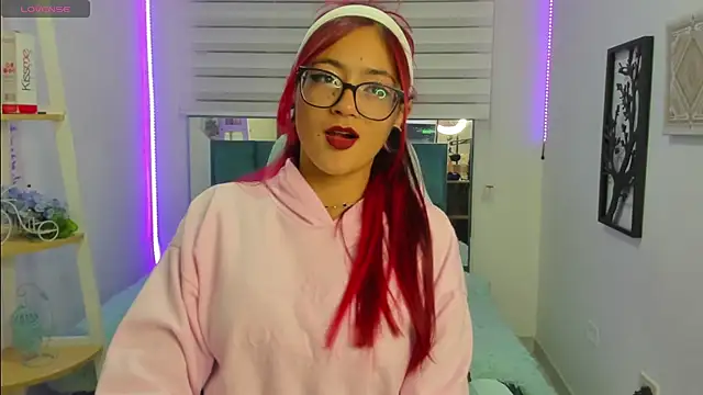 Snapshot of Sara_Red_X chatting on July 11, 3:09 am Sara Red X online show from July 11, 3:09 am