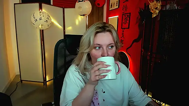KathyBriggs online show from May 10, 5:12 am