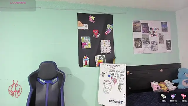 TYLERhHOT2005 online show from May 18, 1:17 pm