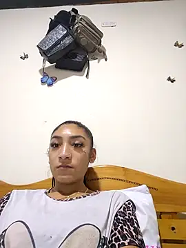 Snapshot of yvonne_1998 chatting on April 10, 2:11 pm yvonne 1998 online show from April 10, 2:11 pm