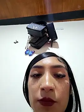 Snapshot of yvonne_1998 chatting on April 15, 1:45 am yvonne 1998 online show from April 15, 1:45 am