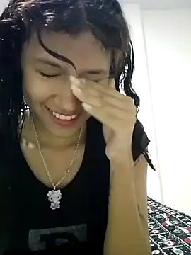 Yi Uzi online show from May 15, 10:50 pm