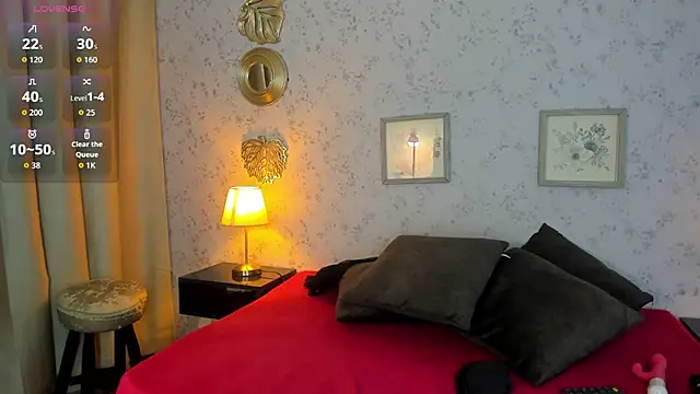Martinacurvy  online show from May 5, 10:34 am