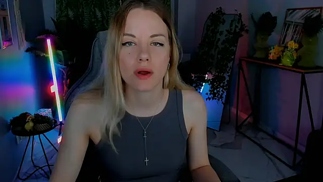 VireliaMoonfall online show from June 16, 6:49 am