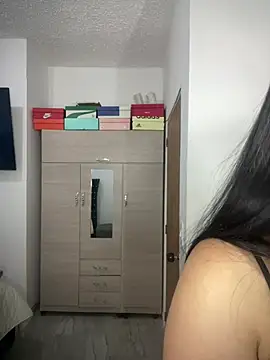 Snapshot of Cami_olarte chatting on June 19, 3:00 am Cami olarte online show from June 19, 3:00 am