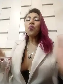 tatianabelli online show from May 4, 6:04 pm