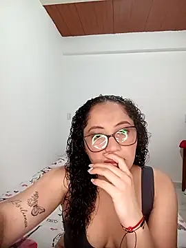 Snapshot of DayanRise chatting on April 8, 12:32 am DayanRise online show from April 8, 12:32 am