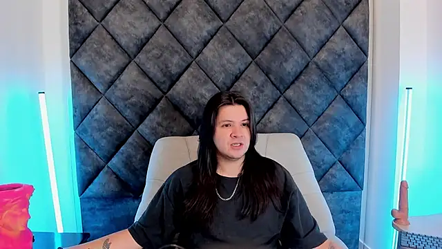 MatthewDavis  online show from April 19, 11:20 am