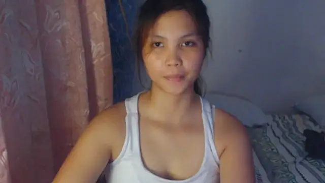 Snapshot of sweet_21_1 chatting on June 13, 12:14 pm sweet 21 1 online show from June 13, 12:14 pm