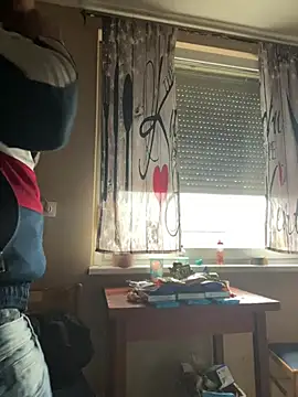 Snapshot of pezol9193 chatting on March 27, 10:15 am pezol9193 online show from March 27, 10:15 am