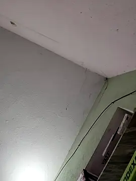 Snapshot of sweetcock180 chatting on March 27, 12:05 pm sweetcock180 online show from March 27, 12:05 pm