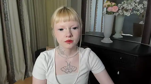 Snapshot of EIanorPuglia chatting on March 29, 6:57 am EIanorPuglia online show from March 29, 6:57 am