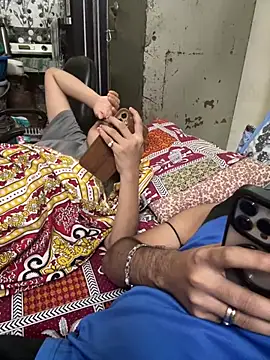 sexygirlsind1 online show from April 8, 6:19 pm