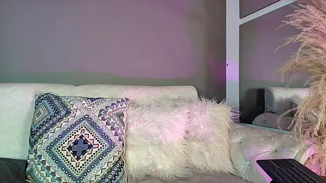 Zoee 8 online show from July 8, 10:58 pm