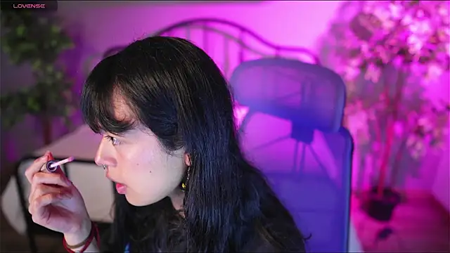 Snapshot of Saphyralux chatting on July 9, 8:24 pm Saphyralux online show from July 9, 8:24 pm