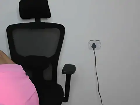 alyna1 online show from May 2, 6:29 am
