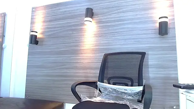 Snapshot of LuckyBluex chatting on March 28, 5:51 am LuckyBluex online show from March 28, 5:51 am