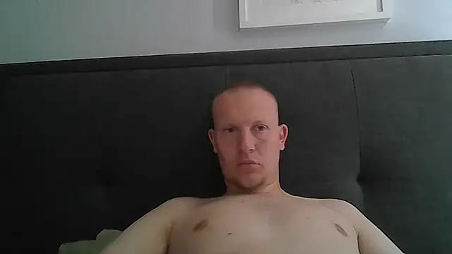 Snapshot of Ousto18 chatting on July 3, 6:42 am Ousto18 online show from July 3, 6:42 am
