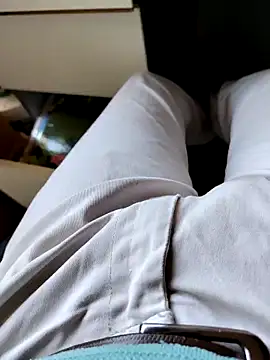 Snapshot of VarsetilJuli chatting on April 5, 10:45 am VarsetilJuli online show from April 5, 10:45 am