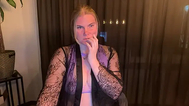 Snapshot of SexyBlondJoanna-Exclusief chatting on March 30, 7:15 pm SexyBlondJoanna-Exclusief online show from March 30, 7:15 pm