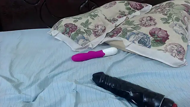 emmytease online show from April 14, 12:05 am