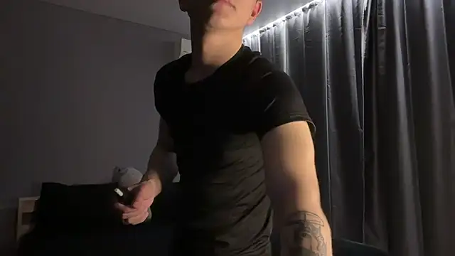 MaxWoolf online show from April 19, 2:27 pm
