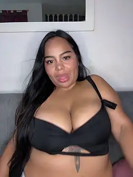 Snapshot of lunaa_love chatting on April 19, 12:22 am lunaa love online show from April 19, 12:22 am