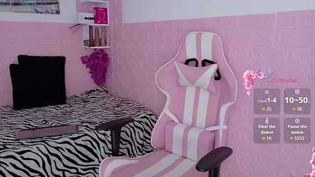 Sophi Sweet11 online show from May 6, 12:43 pm