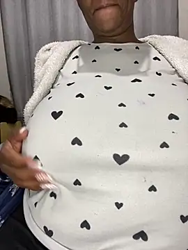 BoobsQueeen online show from June 2, 6:10 pm