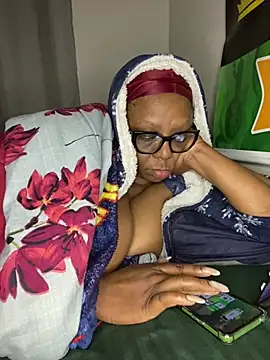 BoobsQueeen online show from July 4, 5:13 am