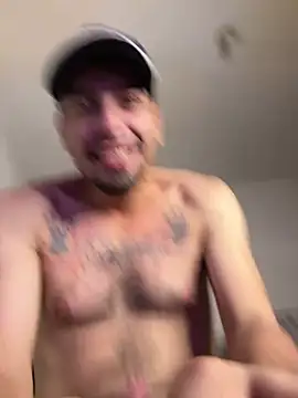 Snapshot of Lherzamxx chatting on April 4, 7:39 am Lherzamxx online show from April 4, 7:39 am