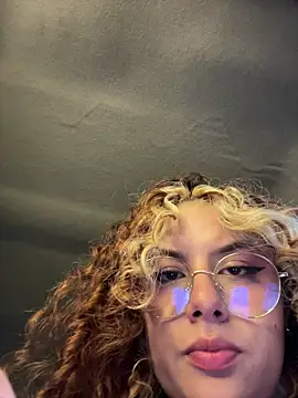 Snapshot of Amber-fire chatting on March 31, 10:21 pm Amber-fire online show from March 31, 10:21 pm