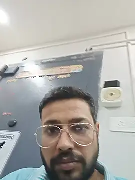 Snapshot of herochoclateboy chatting on May 27, 6:21 am herochoclateboy online show from May 27, 6:21 am