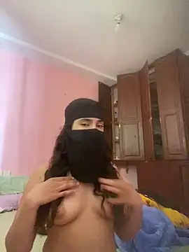 Snapshot of SexyaDivaa chatting on April 10, 11:04 am SexyaDivaa online show from April 10, 11:04 am