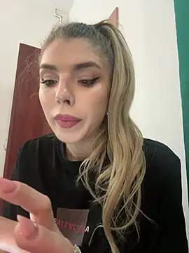 Snapshot of AishaDiamond chatting on March 30, 6:31 pm AishaDiamond online show from March 30, 6:31 pm