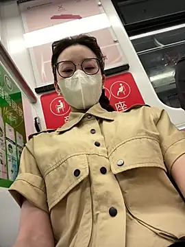 Snapshot of meimeibuguai chatting on July 4, 12:11 pm meimeibuguai online show from July 4, 12:11 pm