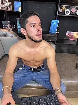 Snapshot of axel_tone chatting on March 31, 9:48 pm axel tone online show from March 31, 9:48 pm