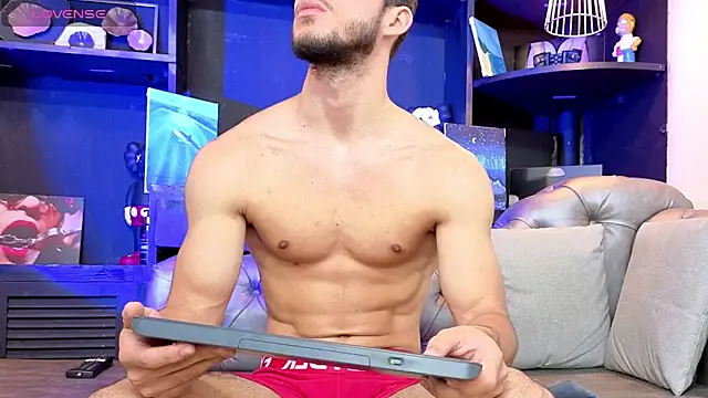 Snapshot of axel_tone chatting on April 5, 11:40 am axel tone online show from April 5, 11:40 am