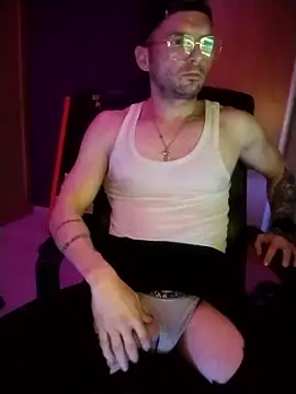 Tu-TeNtaciOn00 online show from March 31, 11:49 pm