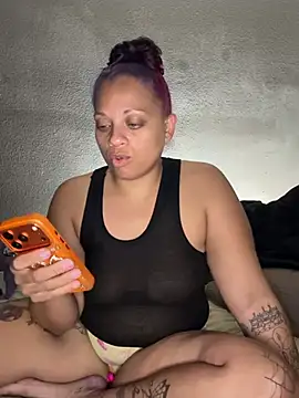 SHY QUINN online show from May 2, 1:38 pm