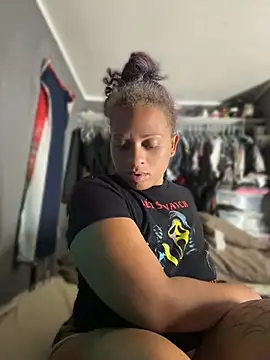 SHY QUINN online show from June 27, 4:56 pm