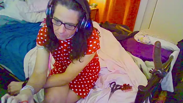 courtney1982 online show from June 21, 8:00 pm