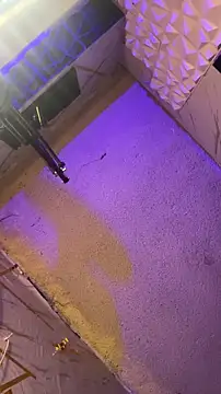 SaskiaDeluxe online show from April 5, 5:04 am